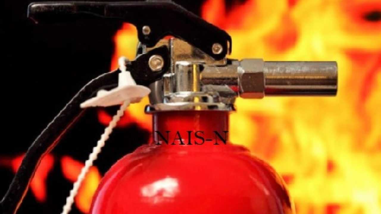 тушение пожара порошковым огнетушителем в офисе